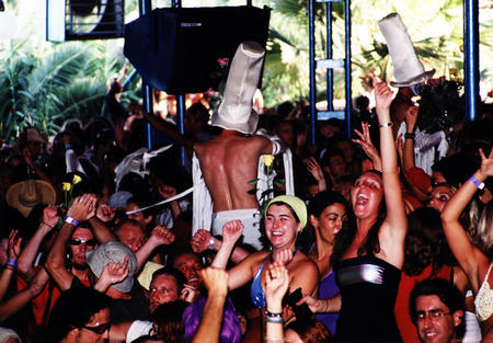 PARTYPEOPLE